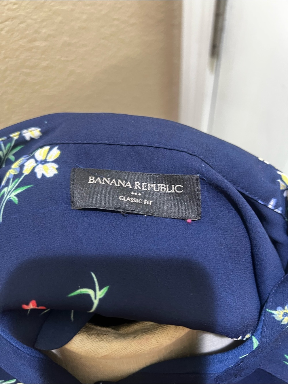 Banana Republic Navy Floral Button Down Shirt Women’s Classic Fit Long Sleeve - Picture 5 of 7